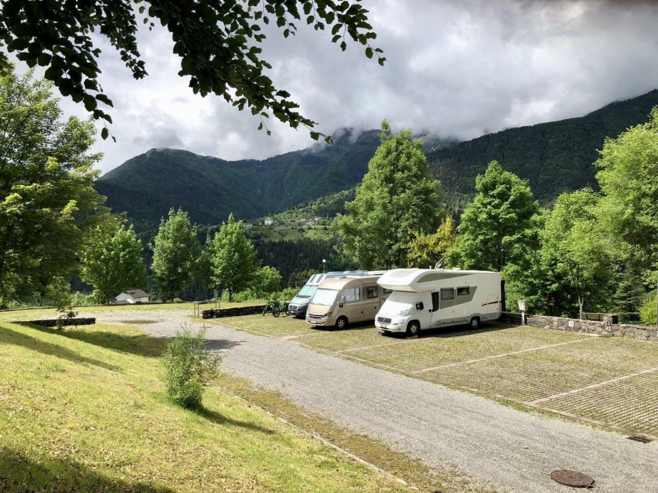 Camping & Caravan Zoncolan オヴァーロ エクステリア 写真